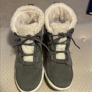 Sorel women’s size 8  explorer two , carnival cozy boots